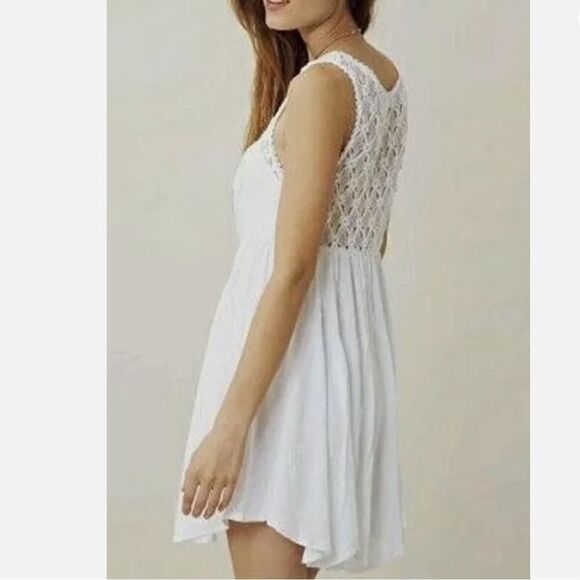 Free People White Lace Crochet Neckline Fiesta Mini Flowy dress size medium - Picture 6 of 16